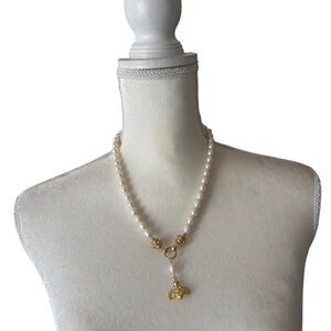 Elegant Gold and Pearl Necklace